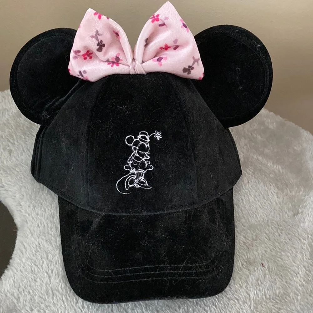 Disney velour Minnie noise hat NWT